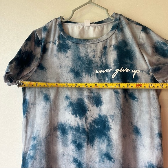 🌼 5/$25 Girls Blue Tie Dye “Never Give Up” Graphic Short Sleeve T-Shirt Size 6-7 - Picture 9 of 10